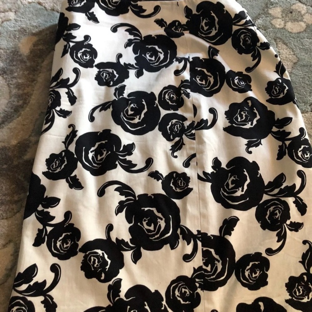 White House Black Market Skirt size 10